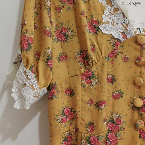 🌸 Floral Lace Dress 🌸 - Picture 3 of 6